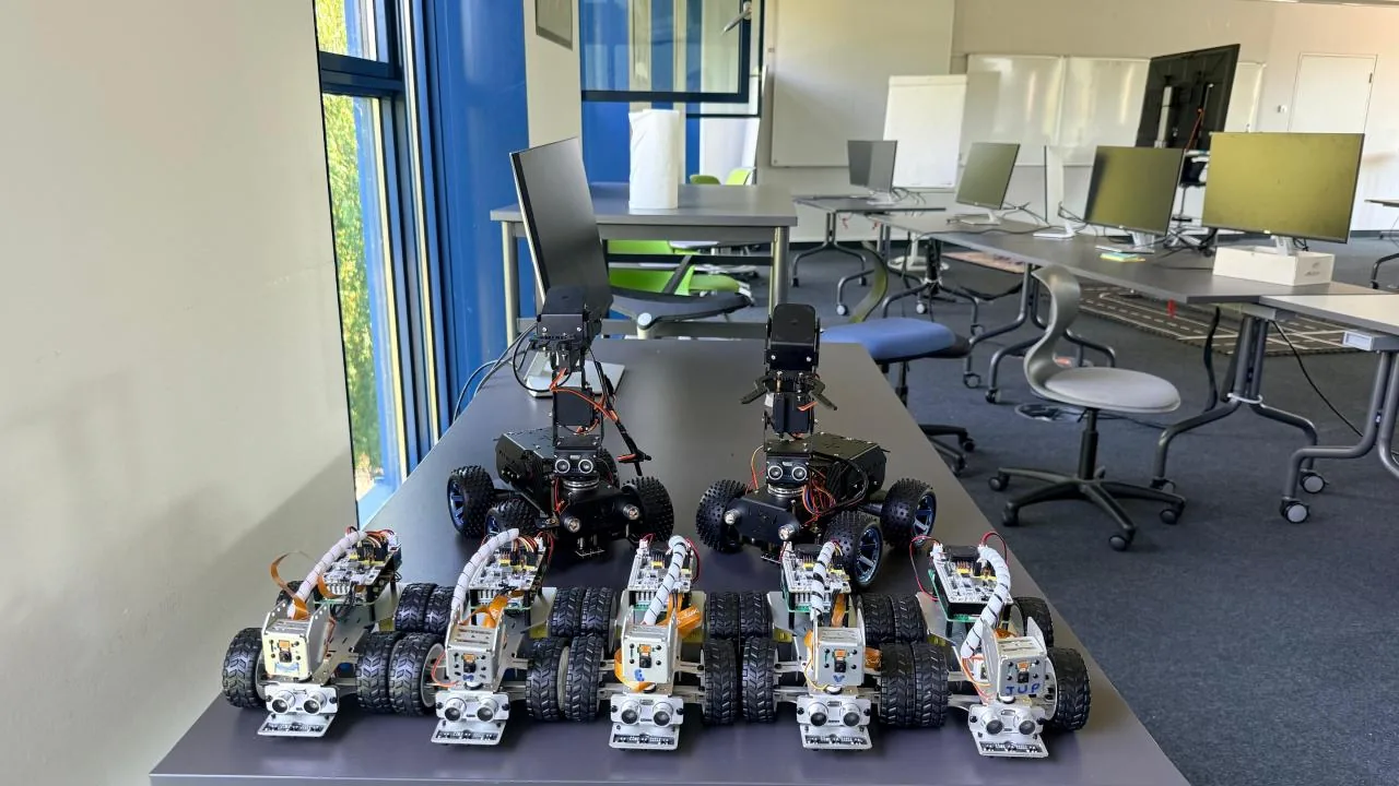 PiCars robot cars lined up in the SRH Heidelberg lab